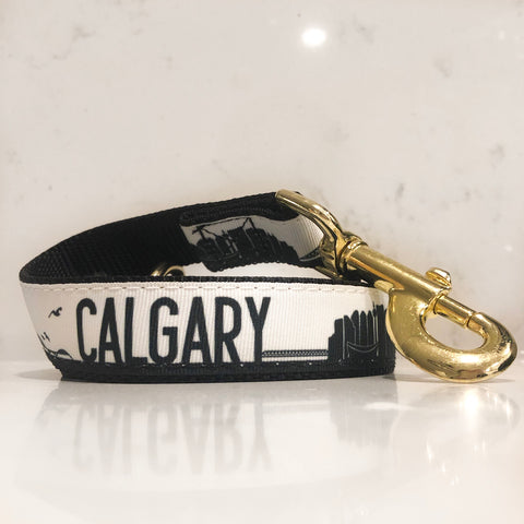 Calgary dog leash in Black, white and gold